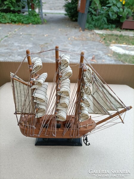 They're just messing around! Collection of 8 sailing ship models