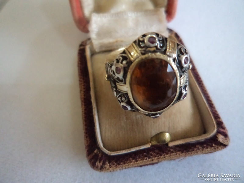 Beautiful gold ring with citrine? 4.1 Gr
