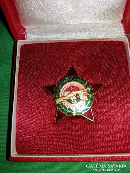 Szocréal workers guard medal for armed service with box as shown in the pictures
