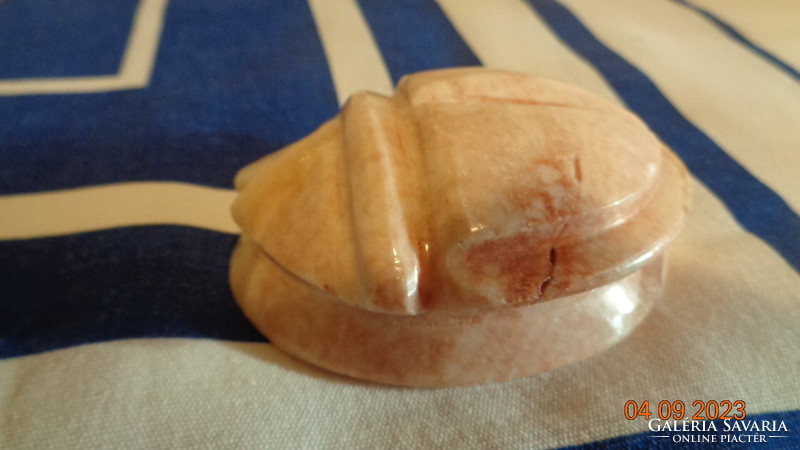 Scarabeus beetle, made of pink-effect alabaster, nicely polished, 8 x 6 cm