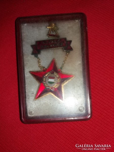 Szoreal excellent worker star award with pin box as shown in the pictures