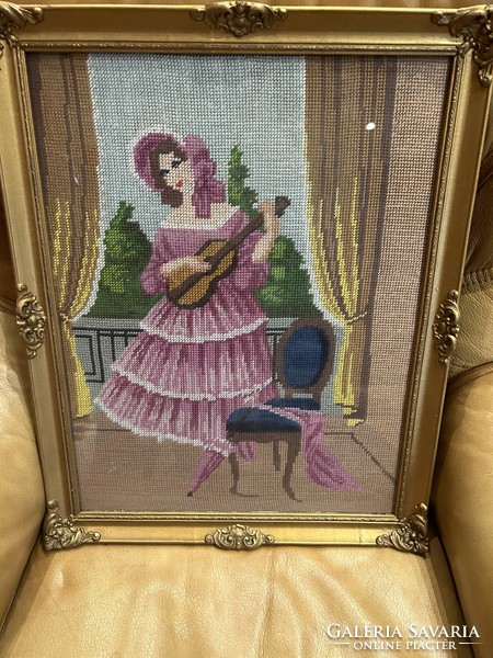 Lány hegedűvel -Gobelin kép, kézi, kecses üvegezett, aranyozott képkeretben.