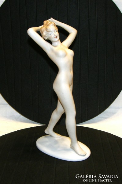 Wallendorf standing nude