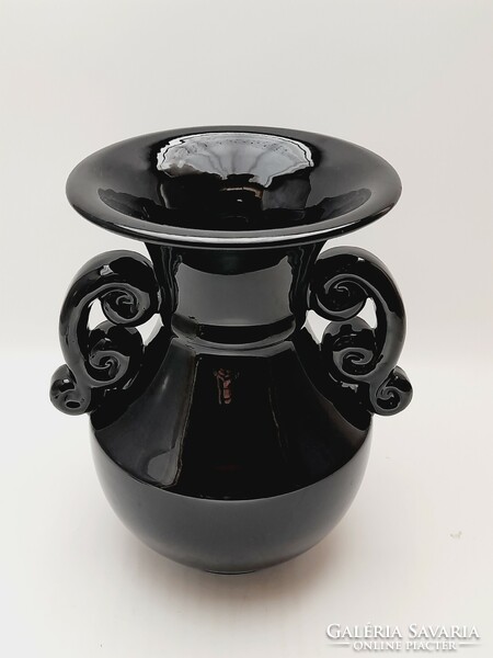 Balázs Badár Jr., field trip, black ceramic vase, 19.5 cm (jh)