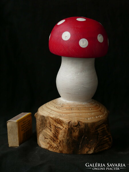 Mushroom shelf decoration pine