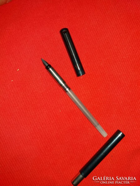 Old parker hong kong fountain pen with black cover as shown in the pictures