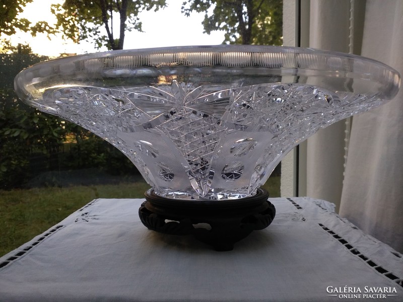 Fantastic lead crystal centerpiece with lots of polish
