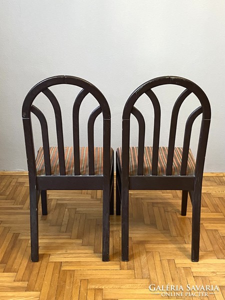 2 brown wooden dining chairs with curved backs from around 1980