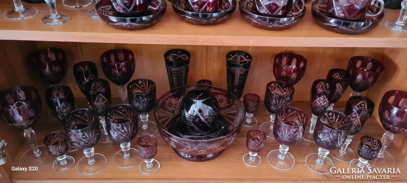 Burgundy glass set