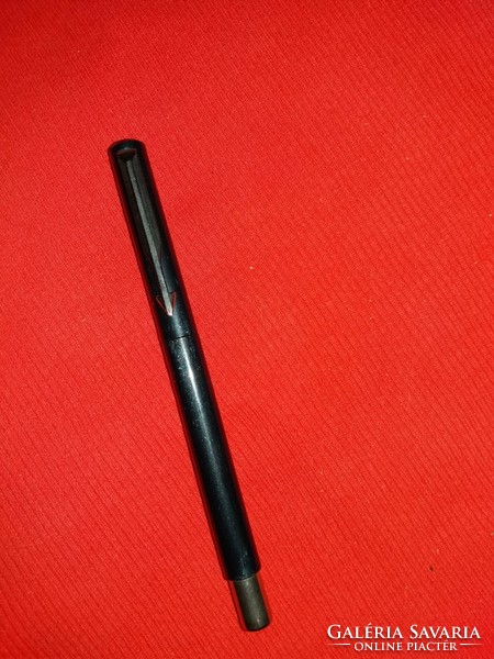 Old parker hong kong fountain pen with black cover as shown in the pictures