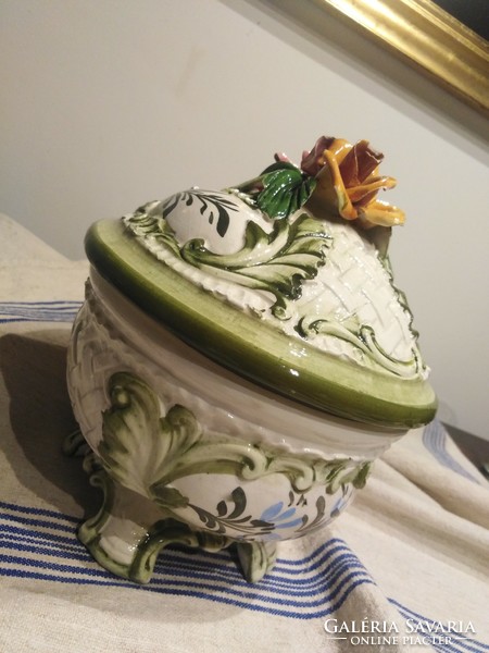 Ceramic bonbonier with feet - with a baroque character