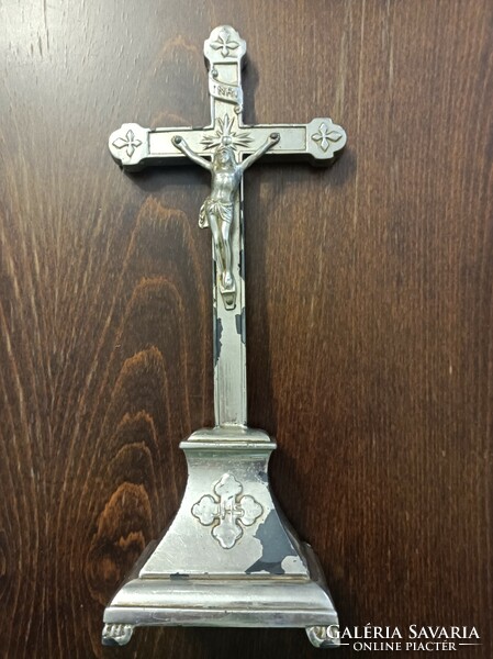 Nickel-plated metal, table body/crucifix.