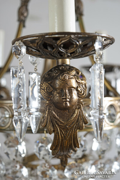 Aranyozott bronz vázas csillár puttófejes díszítéssel kristálylógókkal