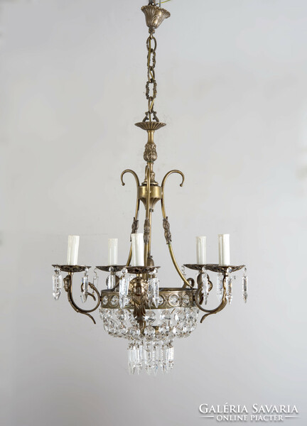 Gilded bronze frame chandelier with putto head decoration and crystal pendants