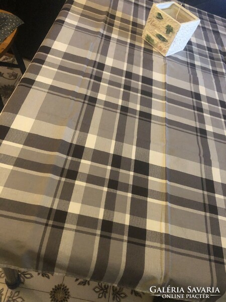 Brown checkered tablecloth