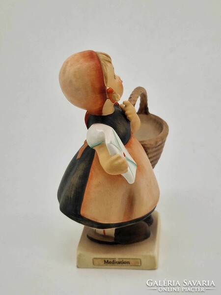 Hummel Goebel porcelán figura meditation kislány levéllel TMK4 11cm