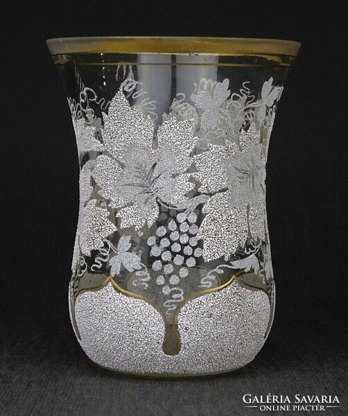 1O917 Antik századelei szőlőleveles maratott üveg borospohár 11.3 cm