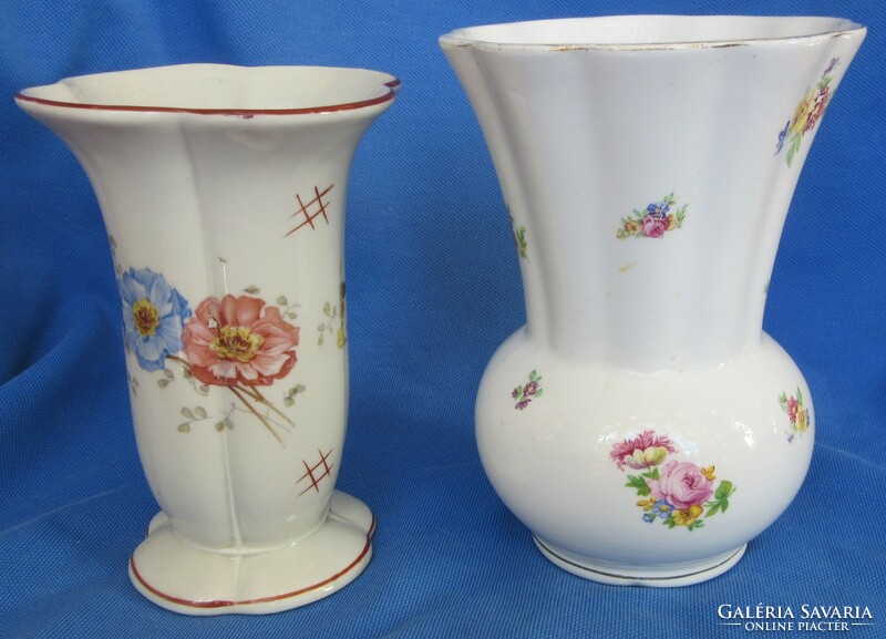2 retro flower pattern porcelain vases, one slightly defective 13.5 cm, 13 cm high