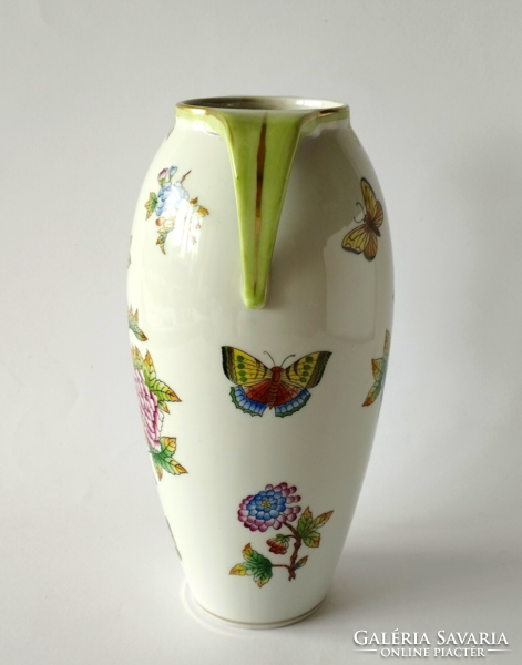 Rare amphora vase with Victoria pattern from Herend