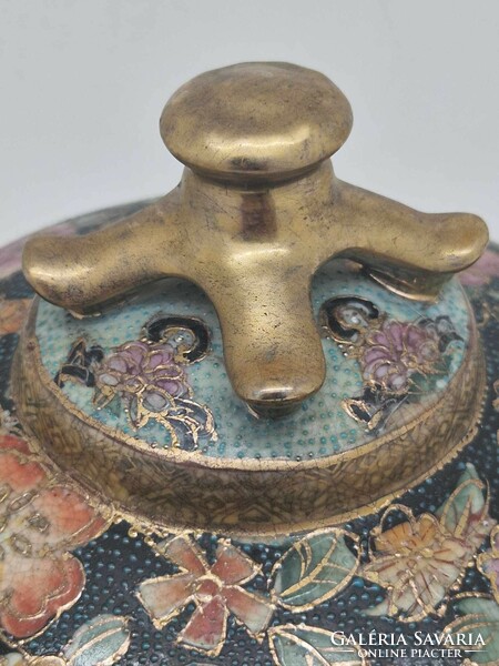 Japanese gilded satsuma porcelain pot with lid 18cm