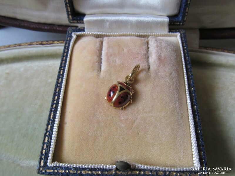 18K gold ladybug pendant - ladybug