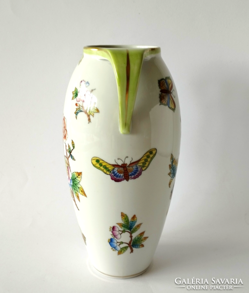 Rare amphora vase with Victoria pattern from Herend