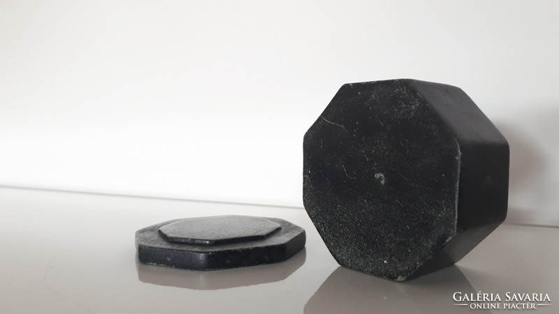 Gyöngyház berakásos faragott fekete ásvány gyűrűtartó szelence