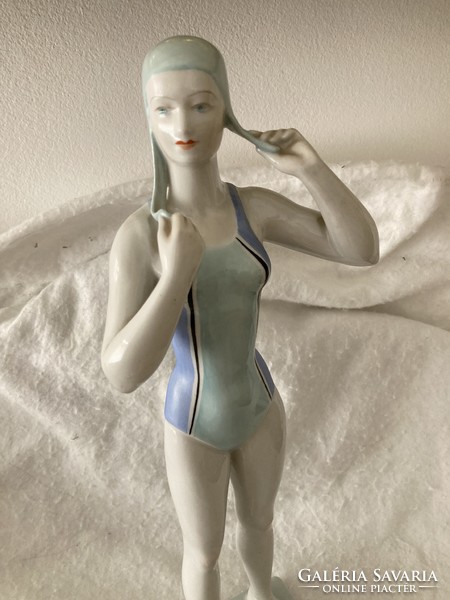 Hollóháza porcelán úszó lány figura / ritkán előforduló szobor