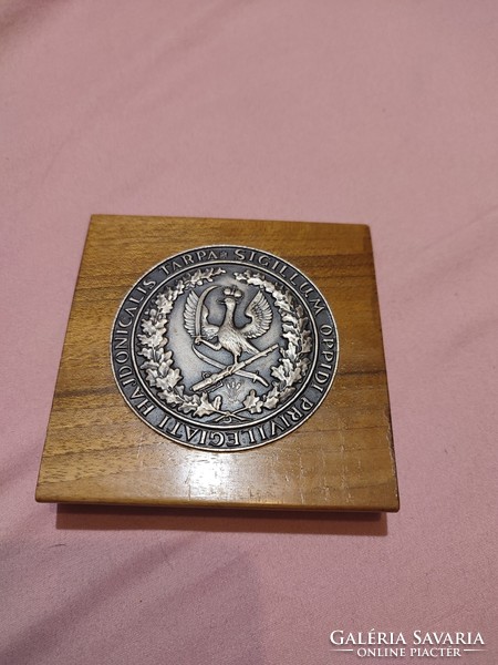 Table-top tarpa coat-of-arms wooden leaf weight