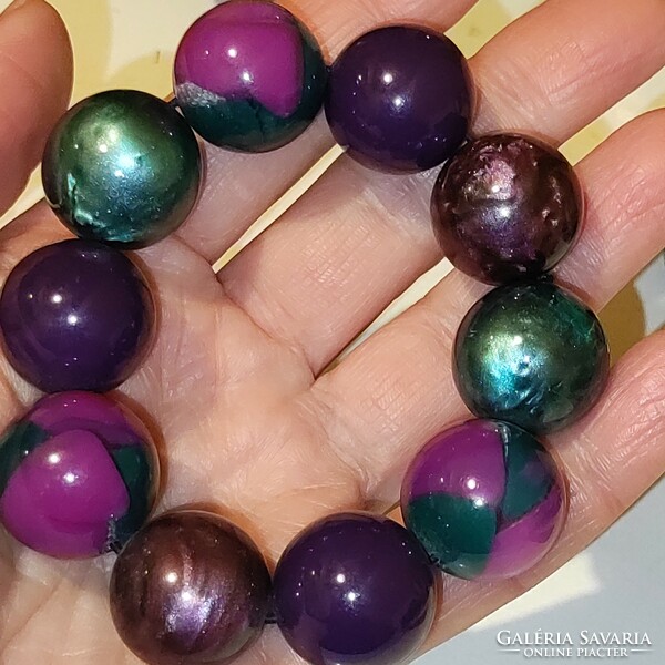 Plastic large berry bracelet with ruby zoisite effect