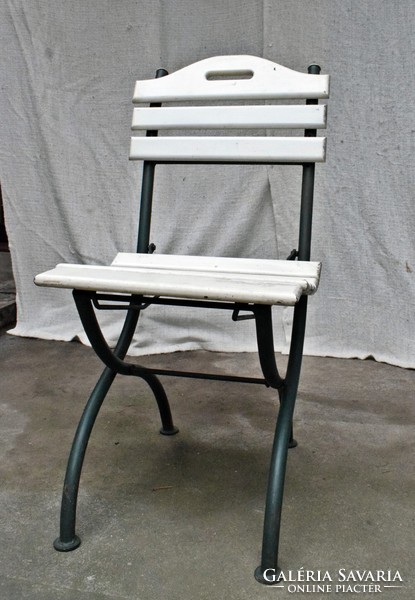 Iron chair, bent pipe, slatted seat, foldable, normal size 1 pc.