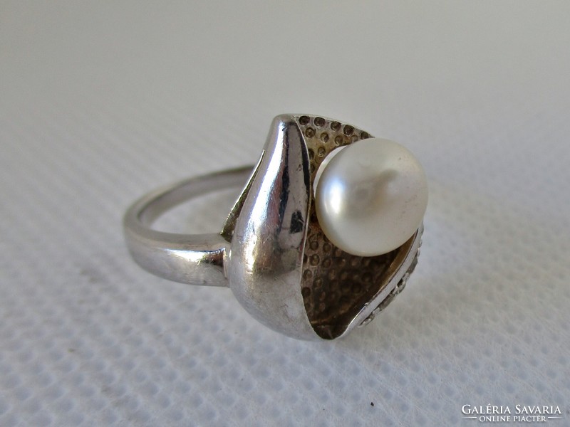 A beautiful sterling silver ring with genuine pearls