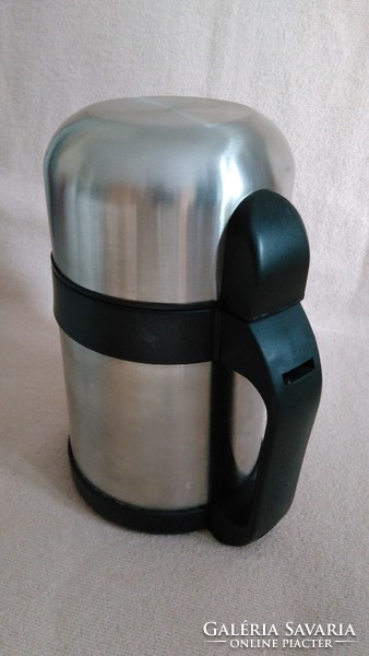 Food and drink thermos - useful for car trips, can also be a practical gift as a food barrel