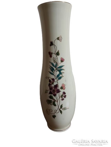 Zsolnay porcelán virágmintás váza, körpecsétes, szignózott (Gadáné), kézzel festett, 25cm magas