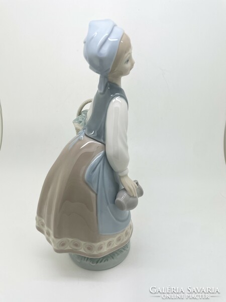 Lladro 5024 spanyol porcelán holland lány kendővel korsóval 20cm