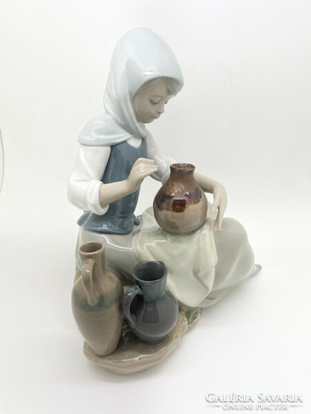 Lladro spanyol porcelán figura lány kendővel korsókkal 22cm