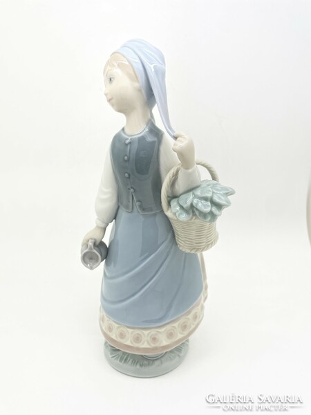 Lladro 5024 spanyol porcelán holland lány kendővel korsóval 20cm