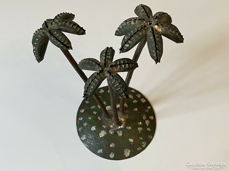 Metal cap palm tree table decoration