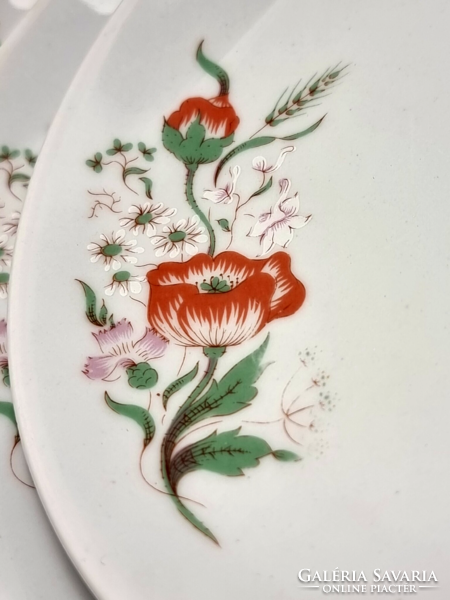 Set of 6 plain porcelain cookie plates with poppies.