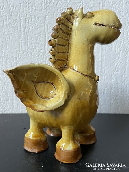 Csavlek etelka ceramic pegasus statue