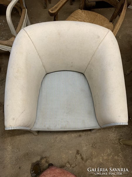 Chair with arms