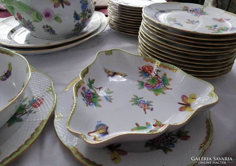 Victoria Herend dinner set for 12 people