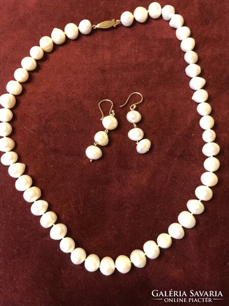 Cultured pearl string earrings with 14 carat gold fittings