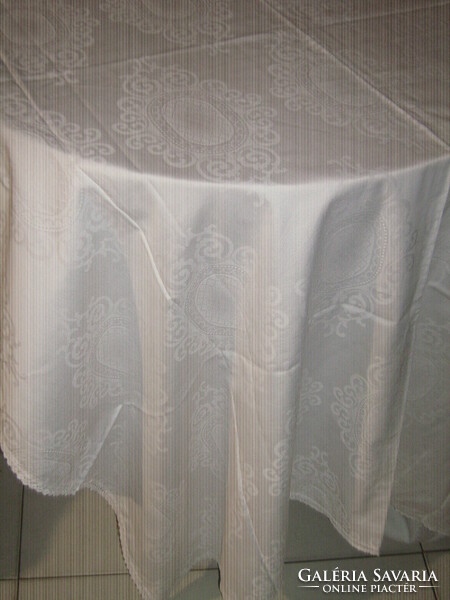 Beautiful baroque pattern white damask tablecloth with lace edge
