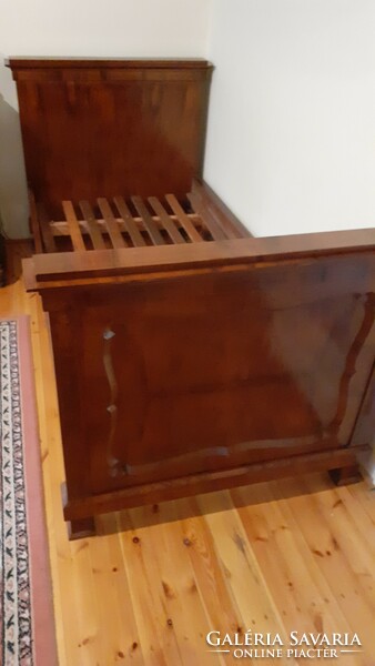 Single Biedermeier bed in perfect condition.