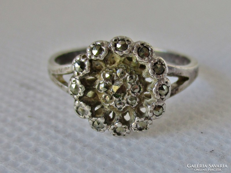 Beautiful old Hungarian daisy silver ring with sparkling marcasite