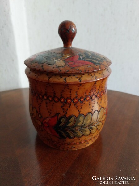 Wooden carved flower pattern storage box with lid