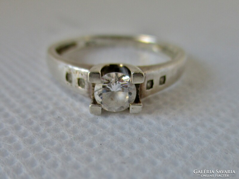 Elegant silver ring, classic shape