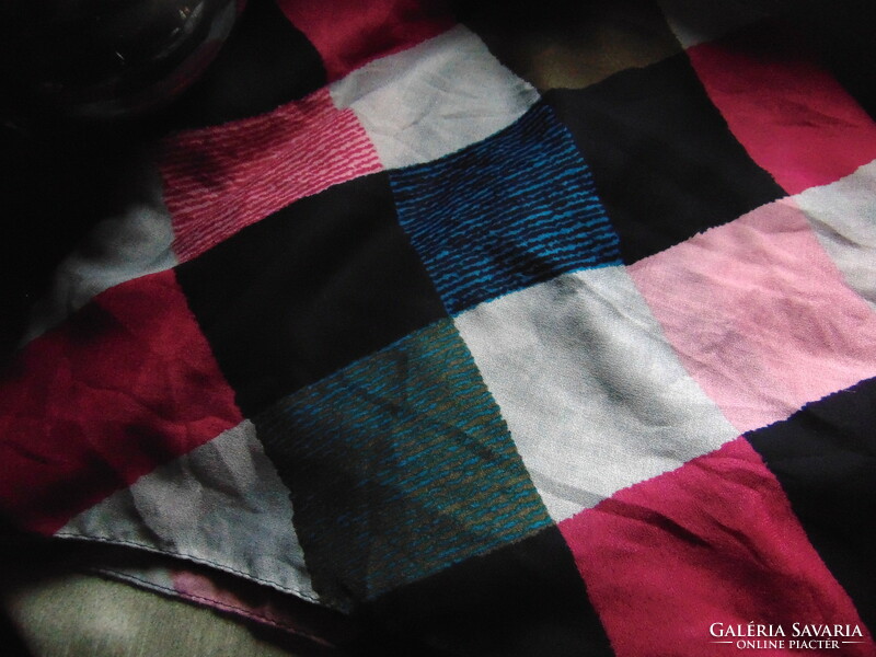 Large checkered scarf, stole with the colors of the winter type