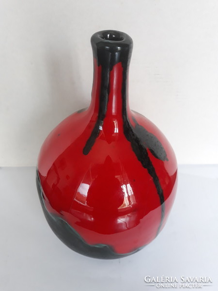 Retro piros-fekete kerámia váza